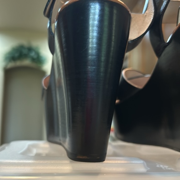 GUC Michael Kors Leather Platform Sandal - Size 8M - Picture 12 of 16